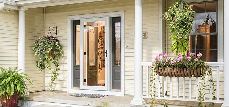 screen door installation in Lakeland